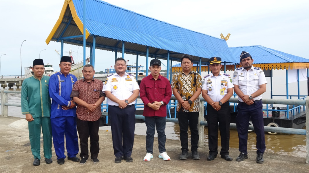 Pj Bupati Erisman Resmikan Dermaga Apung Pelabuhan Parit 21