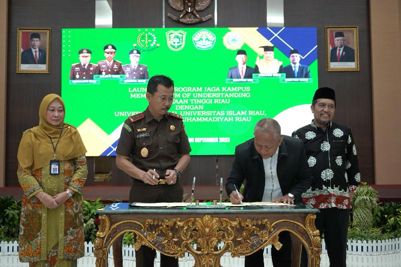 Pencegahan Tipikor di Perguruan Tinggi, UIR Teken MoU dengan Kejati Riau