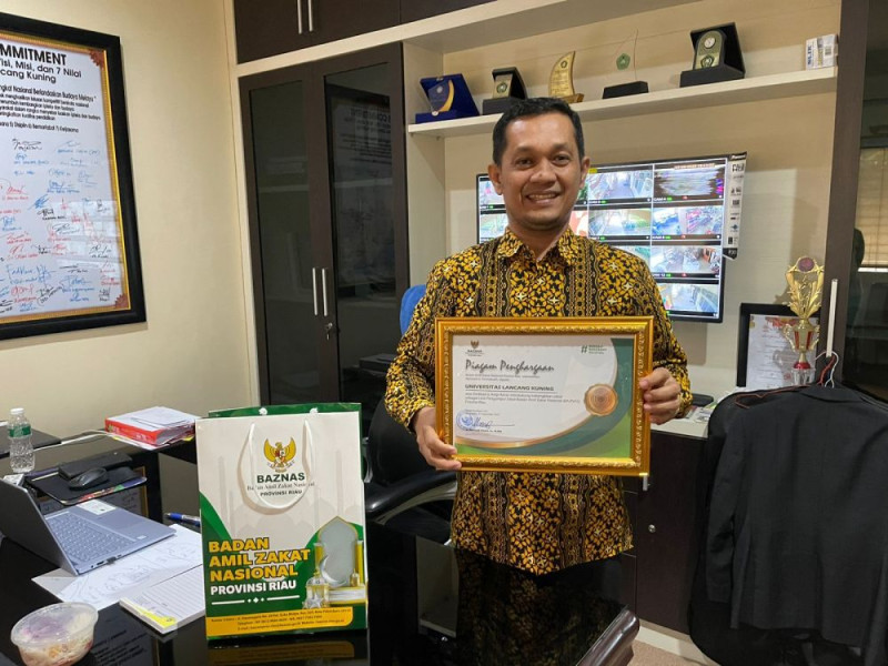 Universitas Lancang Kuning Terima Penghargaan dari Baznas Riau