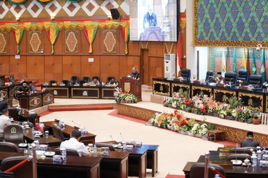 Pemprov Terima Pandangan Umum Fraksi Terhadap Ranperda APBD Provinsi Riau 2025