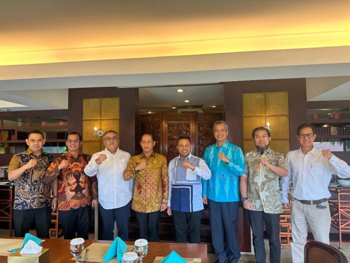 Bertemu Menteri Hanif Faisol, Gubri Abdul Wahid Minta Dukungan Pengembangan Lingkungan Hidup