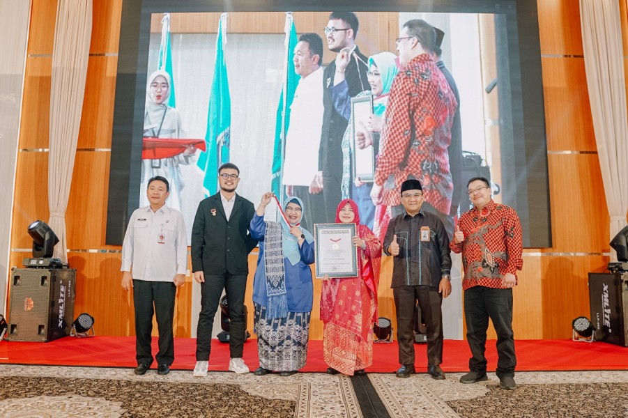 Universitas Abdurrab Pecahkan Rekor MURI Pembuatan Eco Enzyme Terbanyak di Indonesia