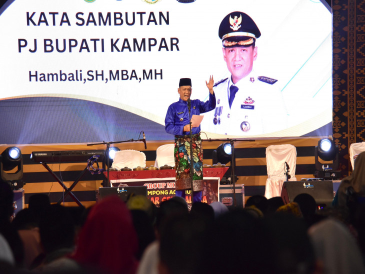 Bersama Ribuan Warga Kabupaten Kampar Se-Riau, Pj Bupati Kampar Apresiasi Bagholek Godang.
