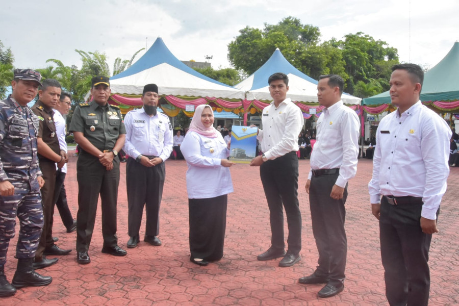 Bupati Kasmarni Serahkan SK Penempatan 1.143 P3K dan 3 PNS