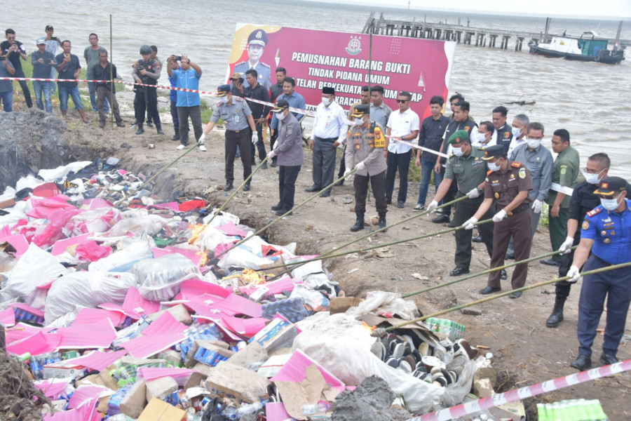 Wakil Bupati Apresiasi Kinerja Kejari Bengkalis Atas Pemusnahan 113 Barang Bukti