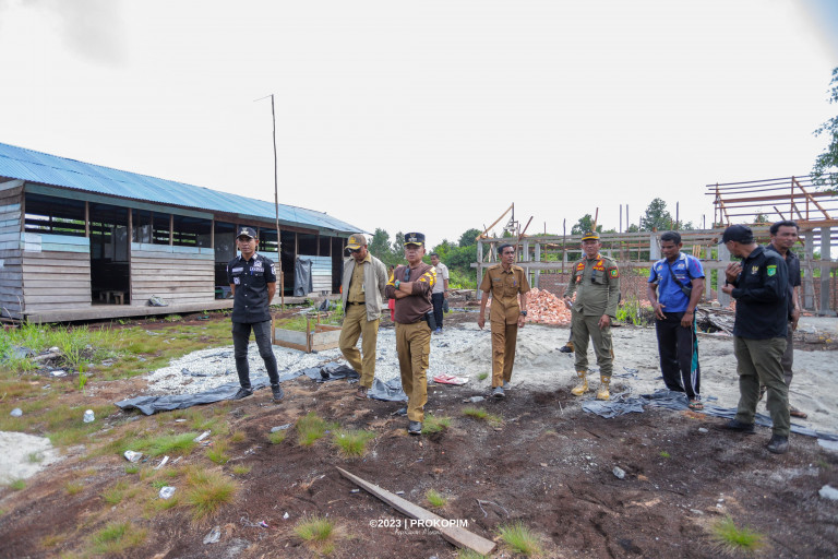 Kunjungi Dusun Nerlang yang Dihuni Warga KAT, Plt Bupati Asmar Perintahkan Dinas Terkait Ambil Tindakan