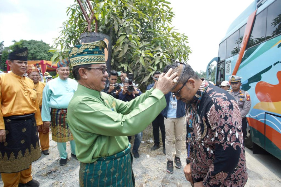 Bupati Wardan Sambut Kedatangan Rombongan Roadshow Bus KPK di Tembilahan