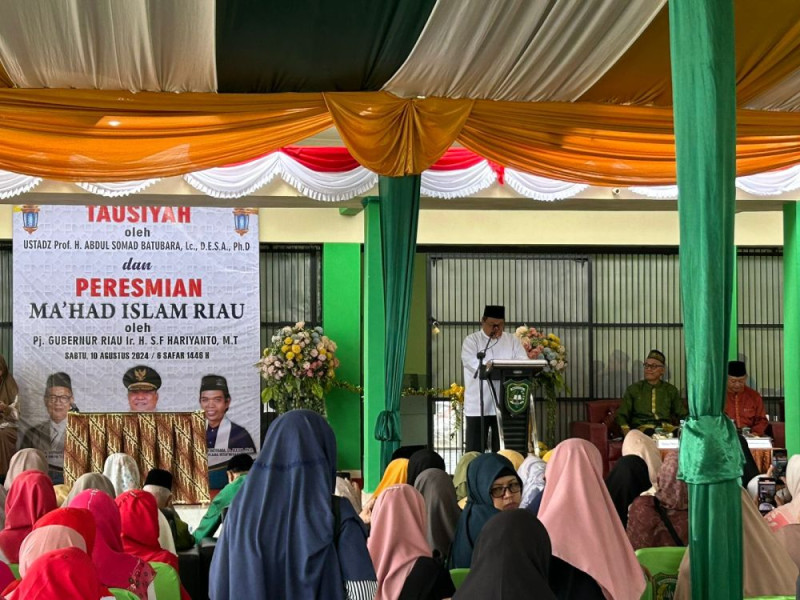 Pj Gubri Resmikan Pesantren Ma'had Islam Riau