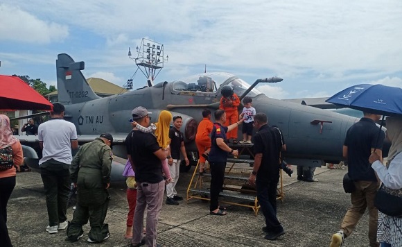 Lanud Roesmin Nurjadin Gelar Open Base: F-16 dan Hawk Pukau Pengunjung