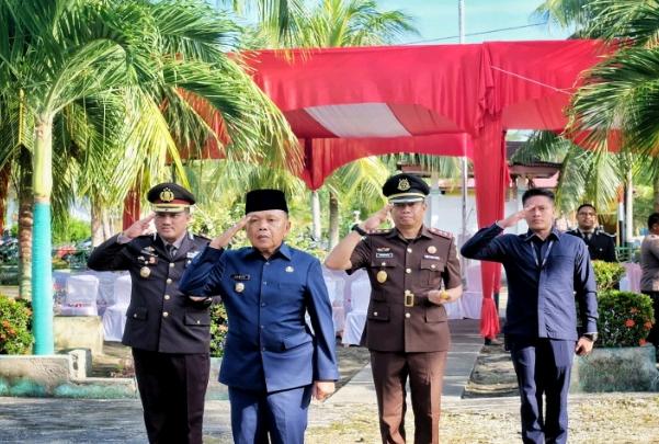 Plt Bupati Asmar Pimpin Upacara Ziarah Makam Pahlawan