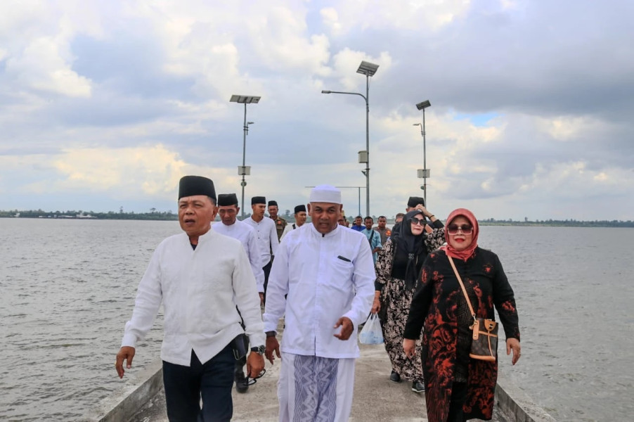 Idul Adha di Kampung Halaman, Bupati Asmar Kurban 2 Ekor Sapi