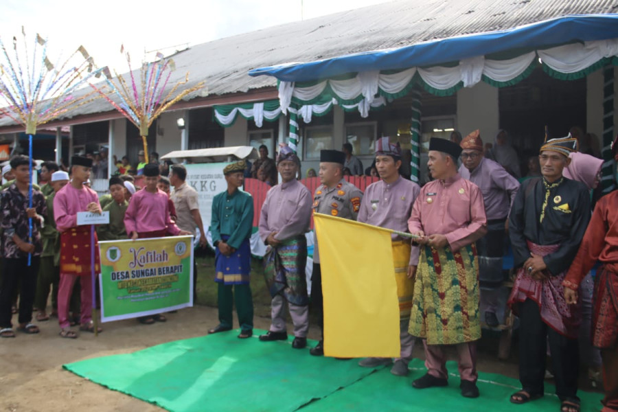 Pj Bupati Inhil Herman Lepas Pawai Takruf dan Membuka Stand Bazar MTQ Ke-2 Tingkat Kecamatan Concong