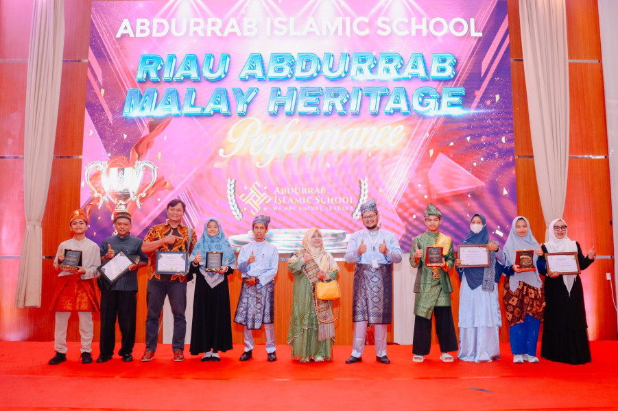 Abdurrab Islamic School Taja Performance of Riau Traditional Arts, Tampilkan Hikayat Hang Tuah