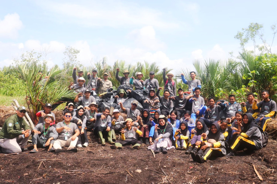 Perayaan HUT Ke-79 RI, LPHD Bersama Masyarakat Gelar Aksi Bersih Pantai.