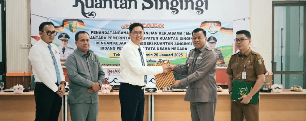 Pemkab Kuansing dan Kejari Jalin MoU, Bupati Harapkan Bimbingan dalam Memberikan Pandangan Hukum