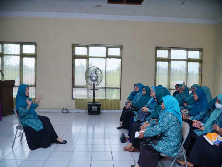 Pj. Ketua TP PKK Kampar Lakukan Monev 10 Program Pokok di Kecamatan Kampar Kiri