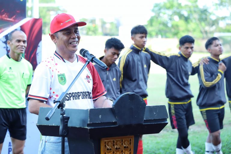 Pj Bupati Herman Buka Turnamen Sepakbola U-17 Inhil Cup 2024