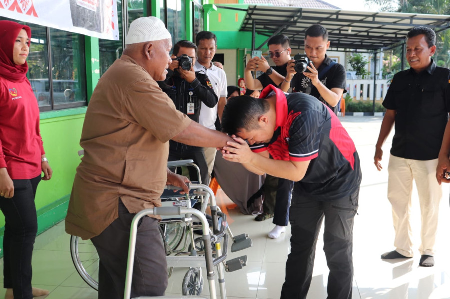 Pemko Pekanbaru Berikan Alat Bantu ke Puluhan Penyandang Disabilitas