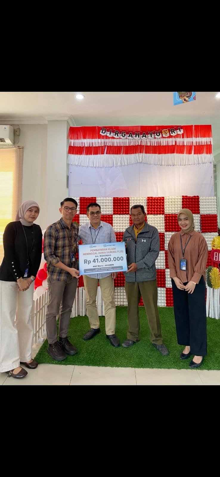 BRI Life Tuntaskan Pembayaran Klaim Rp15,5 Juta Nasabah Kirana Plus di Kampar
