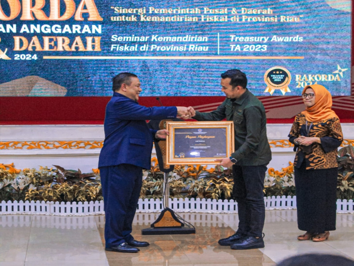 Pemkab Kampar Terima Dua Penghargaan dari Kementerian Keuangan Republik Indonesia