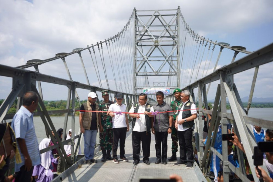 Pj Gubri Resmikan Jembatan Gantung Sepungguk - Salo Kabupaten Kampar