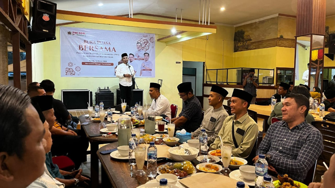 Pererat Silaturahmi dengan Insan Pers, Bupati Inhil Hadiri Buka Puasa Bersama PWI