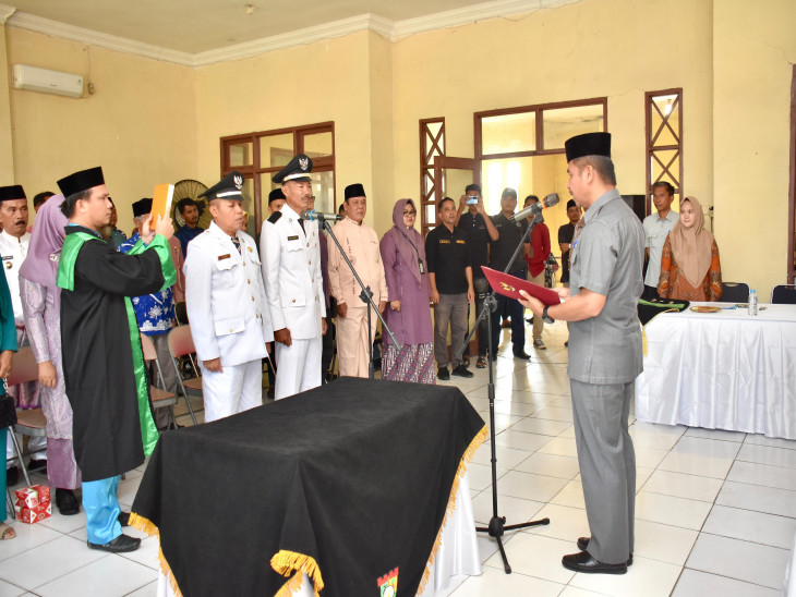 Pj Sekda Kampar Lantik Pj Kepala Desa Sei Geringging dan Pj Kepala Desa Batu Gajah