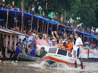 Pacu Jalur 2023 Ditutup, Gubernur Syamsuar Berikan Bonus Untuk Sang Juara