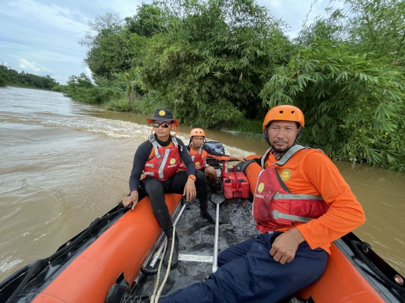 Tim SAR Lakukan Pencarian Bocah Tenggelam di Sungai Sail