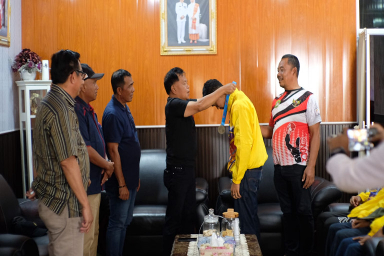 Atlet Tinju Meranti Bawa Pulang 1 Medali Emas dan 2 Perunggu