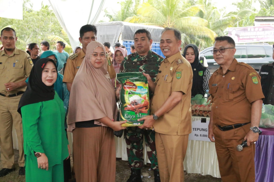 Pemkab Inhil Gelar Pasar Murah di Kelurahan Harapan Tani