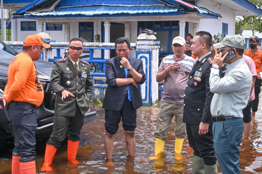 Intensitas Curah Hujan Tinggi, Plt. Bupati Rohil dan Forkopimda Tinjau Lokasi Terdampak Banjir