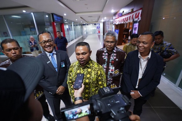 Kunjungi Bandara SSK II Pekanbaru, Gubri Bahas Rencana Pengembangan