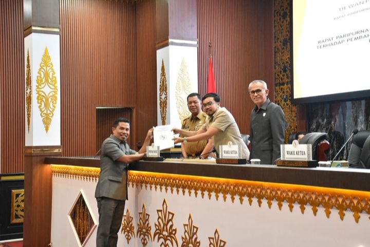 DPRD Gelar Paripurna Laporan Pansus Terhadap Pembahasan LKPj Pemko Pekanbaru tahun 2023