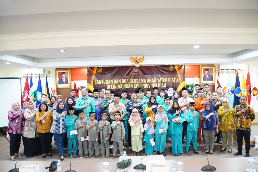 KPU Riau Gelar Doa Bersama dan Santuni Anak Yatim