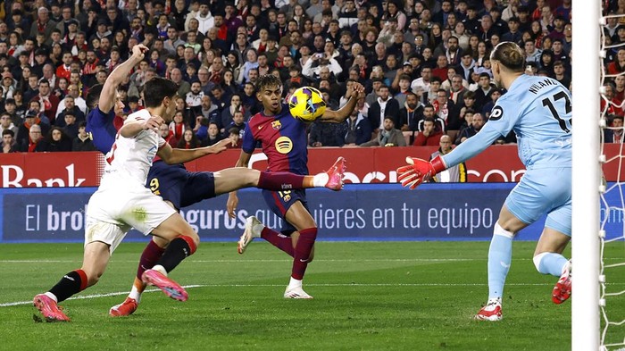 Sevilla Dipermak Barcelona dengan Skor 1-4