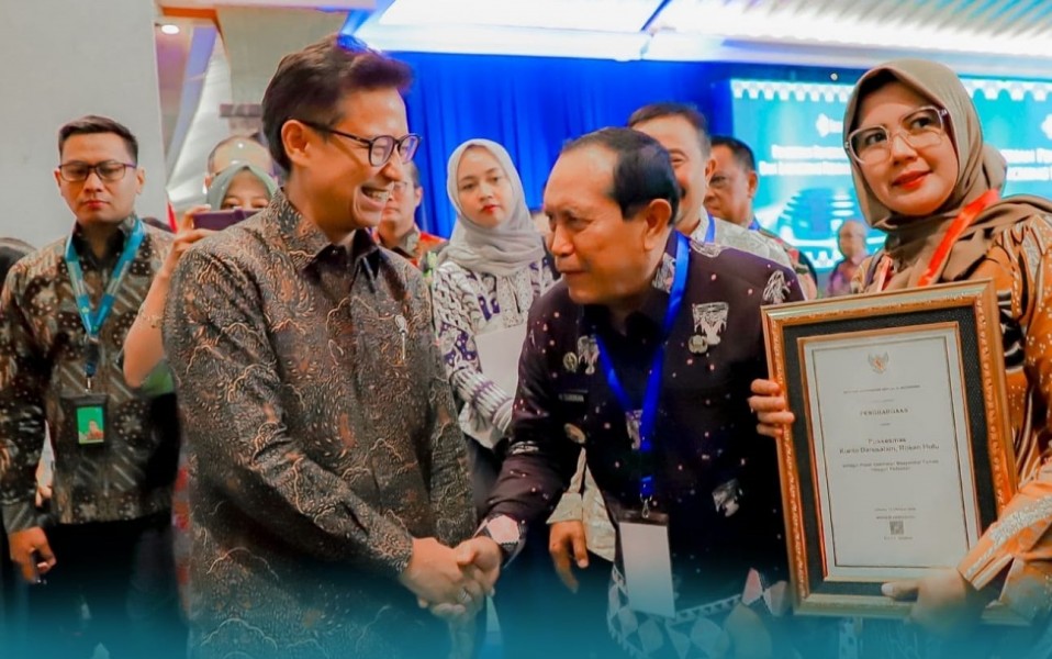 Puskesmas Kunto Darussalam Terima Penghargaan Puskesmas Pedesaan Terbaik