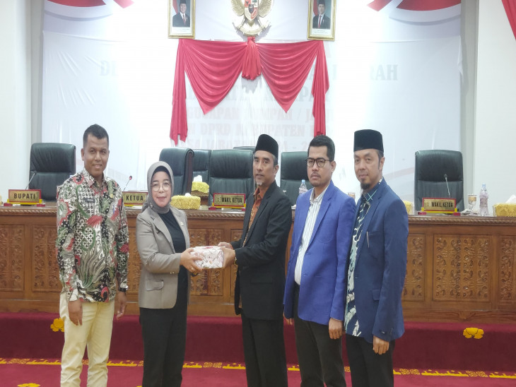 Wakili Pj. Bupati Kampar, Pj. Sekda Sampaikan Ranperda APBD Kab Kampar TA. 2025
