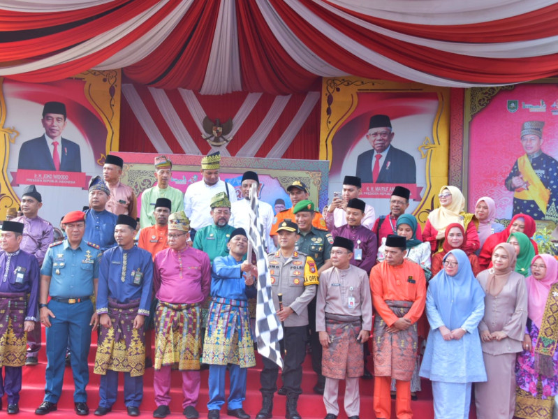 Wabup Bagus Pimpin Apel Sempena Hari Jadi Ke-512 dan Lepas Peserta Pawai Karnaval Budaya Pesona Negeri