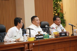 Sekdaprov Carikan Solusi Pembangunan Kantor Kades di Riau
