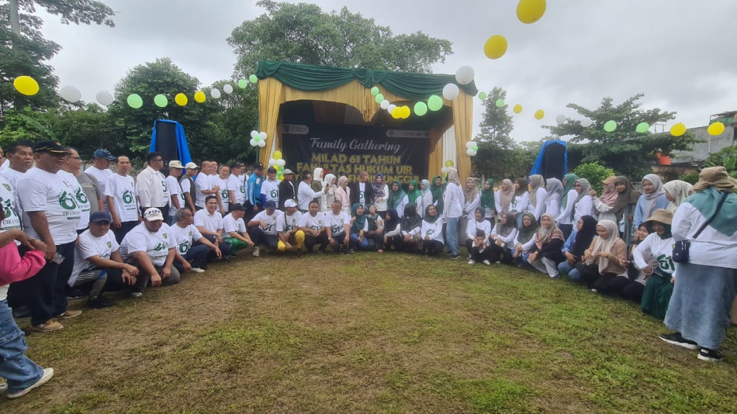 Meriah, Milad ke-61 Fakultas Hukum UIR, Rektor Sumbang Suara Emas di Family Gathering