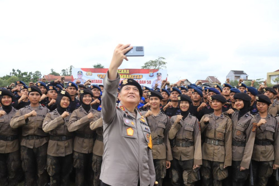 Kapolda Riau Pimpin Tradisi Pembaretan 327 Bintara Remaja