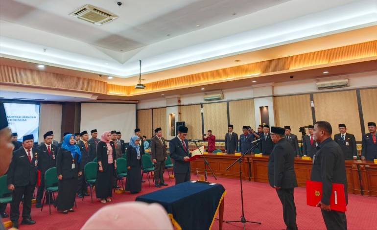 Gubri Lantik 21 Pejabat Eselon II, Sebagian Besar Tukar Guling Posisi