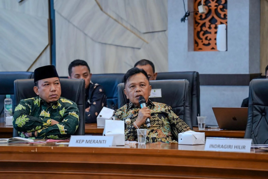 Bupati Asmar Laporkan Kondisi Infrastruktur Meranti ke Gubri Abdul Wahid