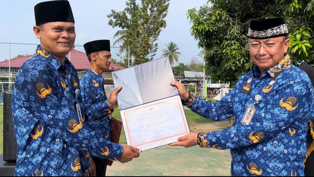 Peringati Harkitnas, Kalapas Pasir Pengaraian Berikan Penghargaan kepada Petugas