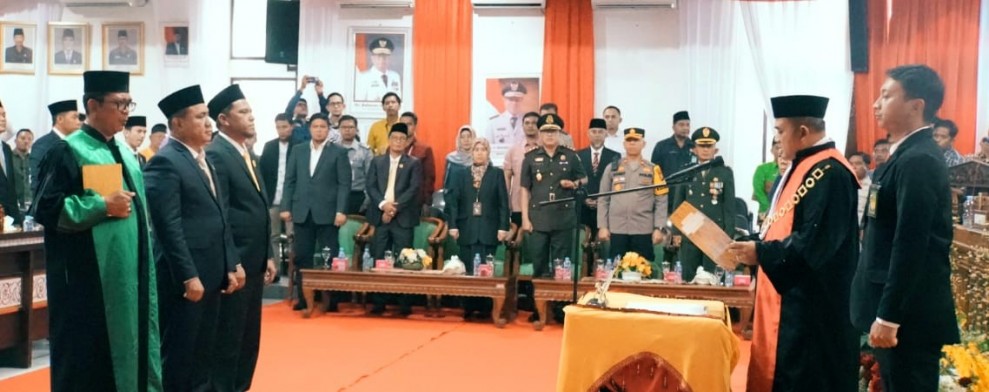 Pjs Bupati Hadiri Rapat Paripurna Pelantikan Ketua dan Wakil Ketua DPRD Kuansing