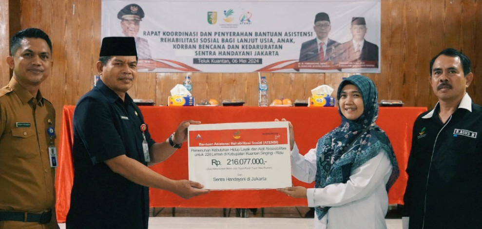 Kemensos Salurkan Bantuan Atensi kepada 446 Penerima di Kuansing