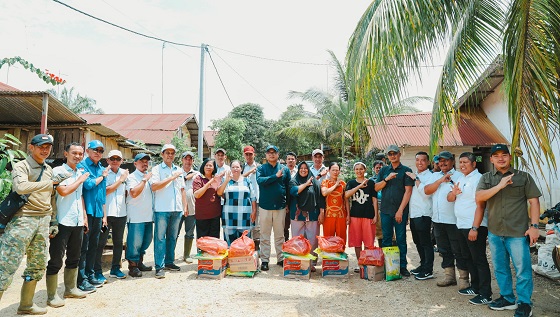 PTPN IV Regional III Salurkan Bantuan Ratusan Korban Banjir di Batu Langkah