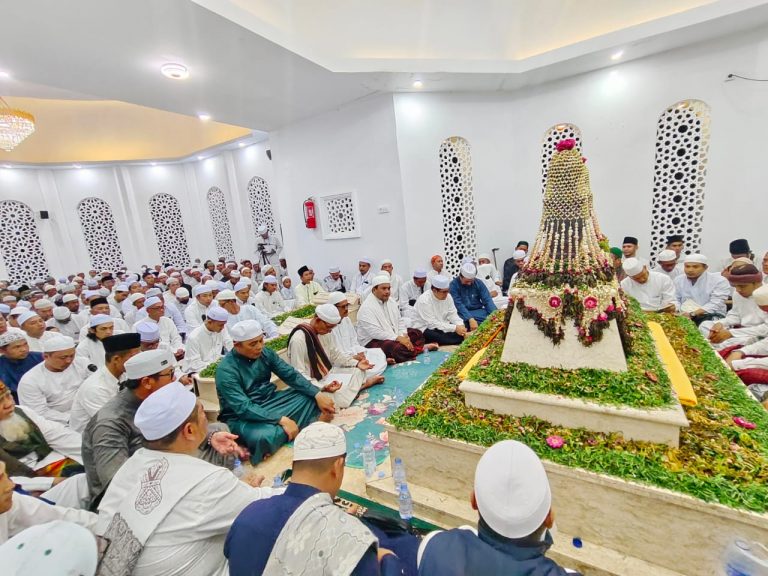 Pj Bupati Bersama Ribuan Jamaah Hadiri Malam Puncak Haul Syekh Abdurrahman Siddiq ke-87