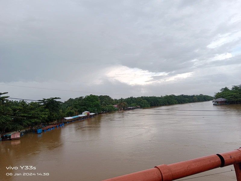 Banjir Rendam Ratusan Rumah Warga Desa Pulau Jering, Objek Wisata Pulau Cinta Ditutup